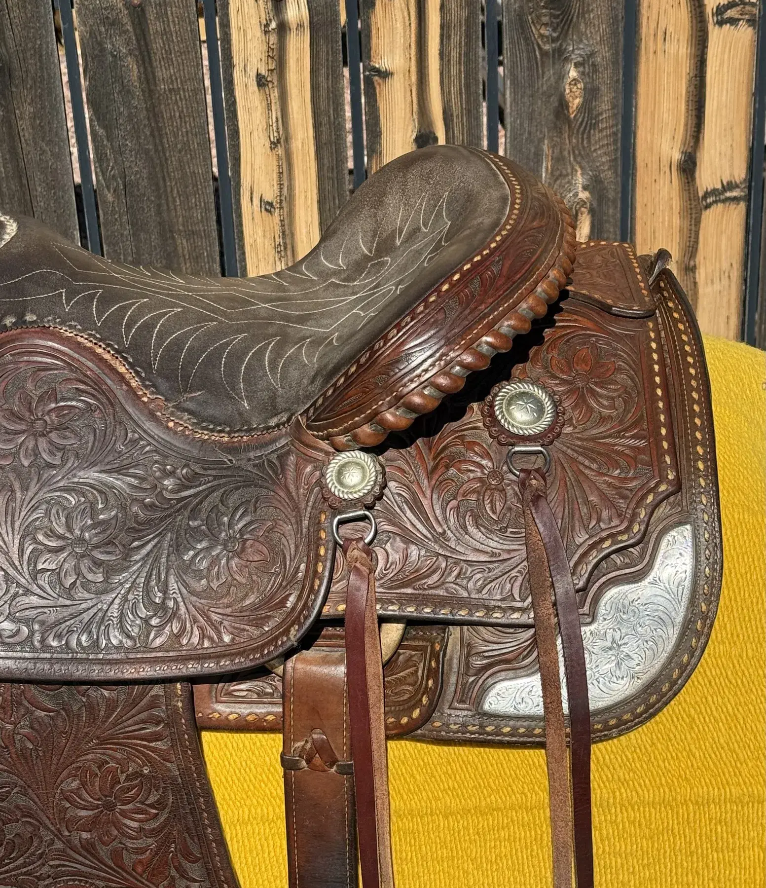 Cantle detail and rope-edge binding